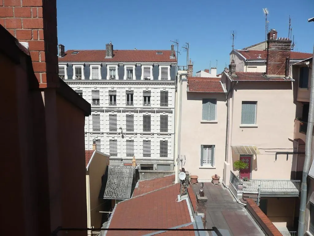 Studio Ivry Lyon 0*,